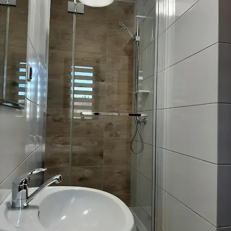Jarmar - Sala Kominkowa Z Bilardem, Wewnetrzny Oraz Zewnetrzny Plac Zabaw Brenna