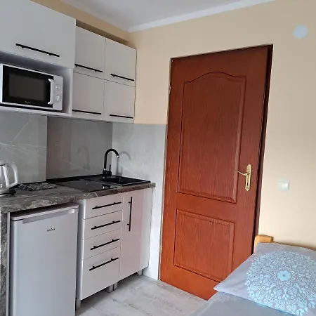 Jarmar - Sala Kominkowa Z Bilardem, Wewnetrzny Oraz Zewnetrzny Plac Zabaw